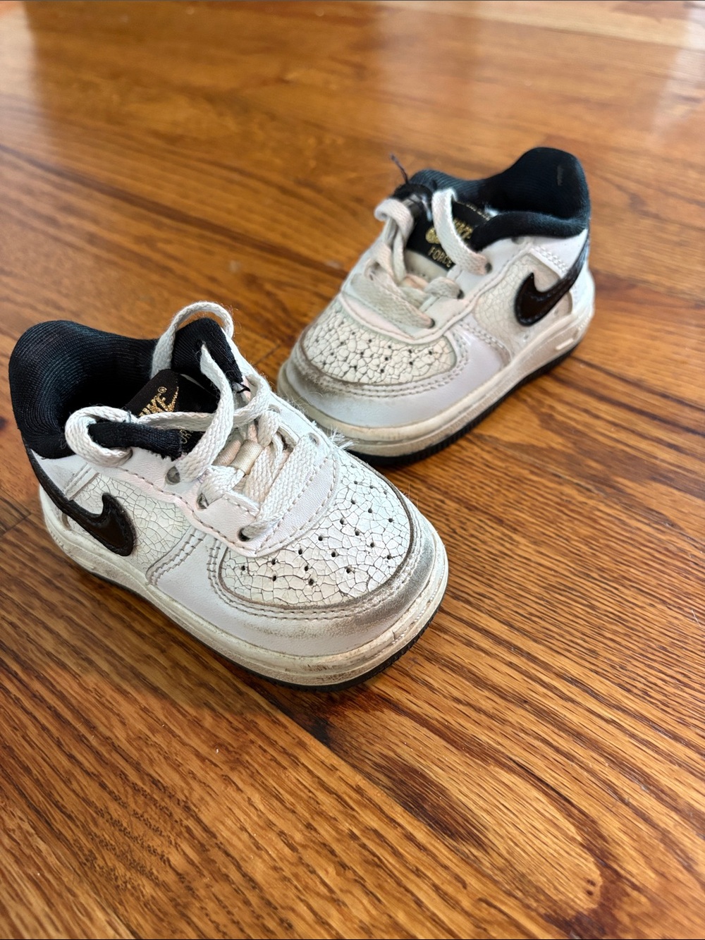 Nike Baby White and Black Low-Top Sneakers 3C
